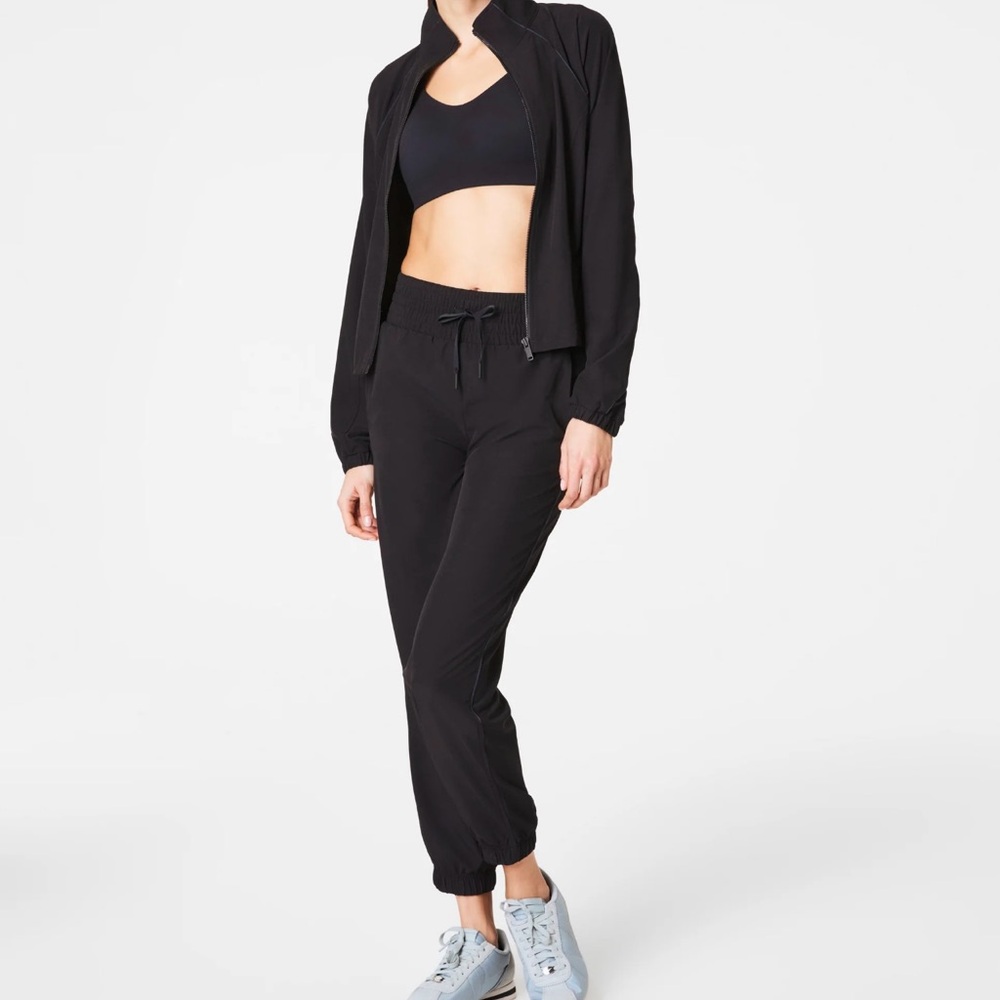 NWT Spanx On the Move Women's Jogger Pants Black. Size medium.